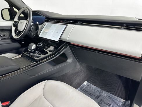 Used 2023 Land Rover Range Rover Sport First Edition image 27