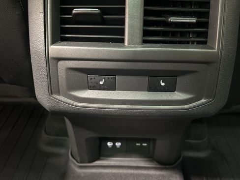 Used 2021 Volkswagen Atlas Cross Sport SEL Premium image 29