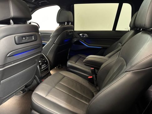 Used 2022 BMW X7 M50i AWD/4WD image 11