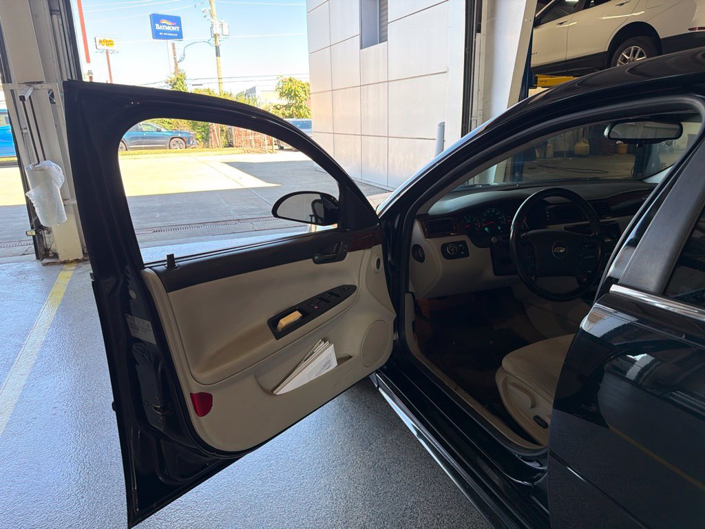 Used 2011 Chevrolet Impala LT FWD image 5