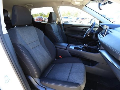 Used 2024 Nissan Rogue SV image 25