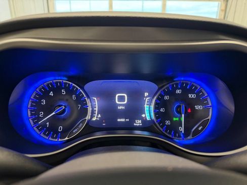 Used 2023 Chrysler Pacifica Touring-L FWD image 20