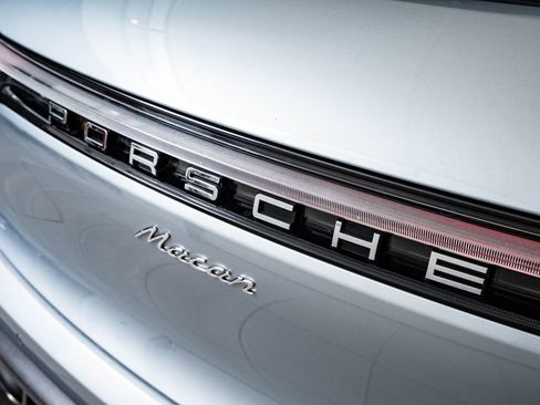 Used 2024 Porsche Macan AWD/4WD image 17