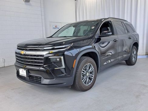 Used 2024 Chevrolet Traverse LT FWD image 2