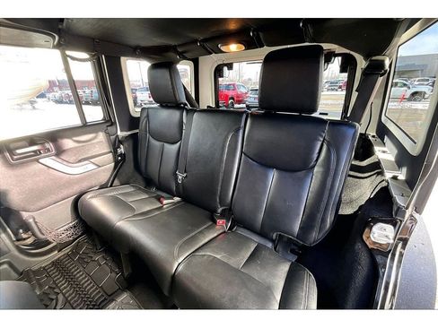 Used 2015 Jeep Wrangler Unlimited Sahara w/ Connectivity Group image 27