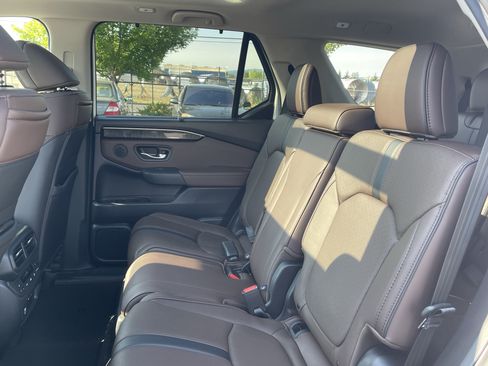 Used 2025 Honda Pilot Elite image 15