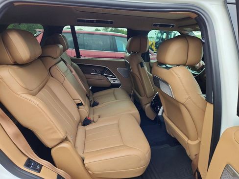 Used 2025 Land Rover Range Rover Long Wheelbase Autobiography AWD/4WD image 9