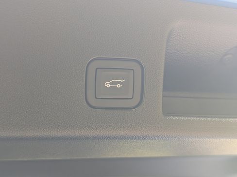 Used 2025 Chevrolet Equinox EV LT w/ Convenience Package II FWD image 20