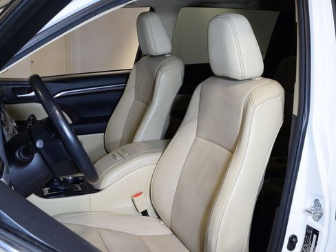 Used 2015 Toyota Highlander Limited AWD/4WD image 3