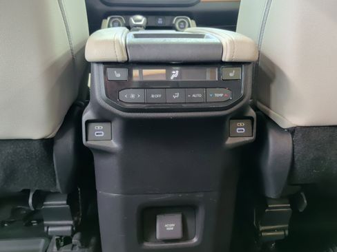 Used 2024 Toyota Grand Highlander Limited image 29