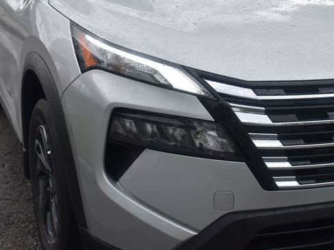 Certified 2024 Nissan Rogue SV w/ SV Premium Package FWD image 16