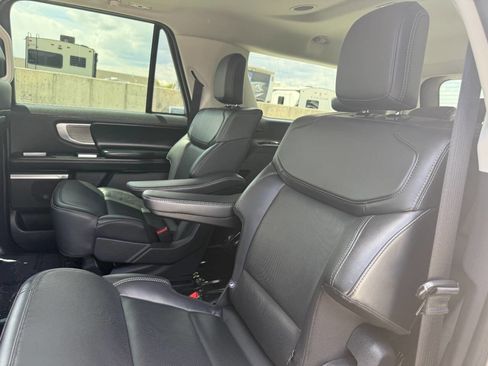 Used 2025 Ford Expedition Max Platinum AWD/4WD image 19