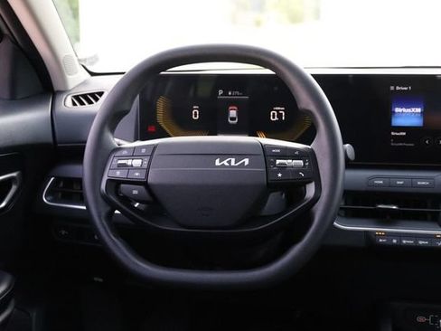 Used 2025 Kia K4 FWD image 23
