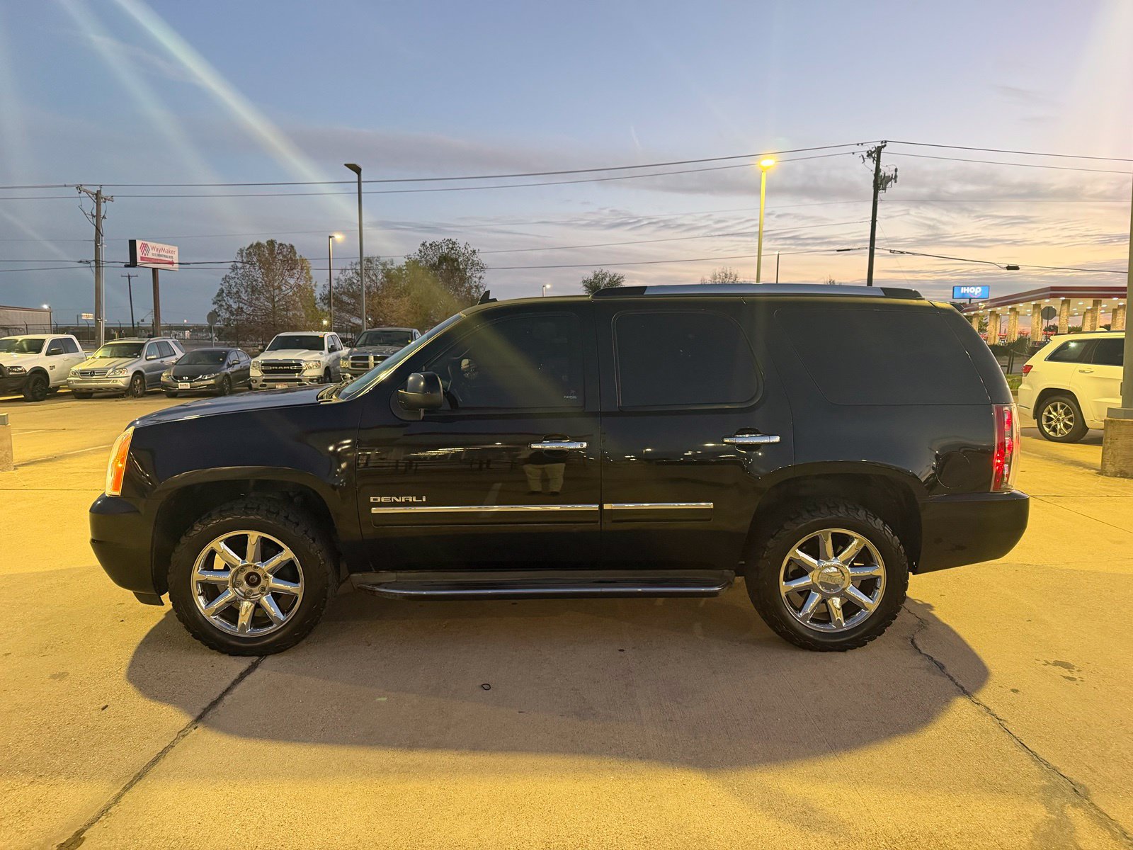 Used 2014 GMC Yukon Denali AWD/4WD image 8