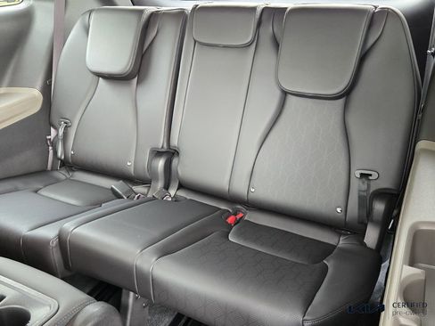 Used 2026 Kia Carnival FWD image 12