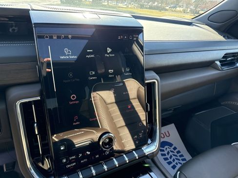 Used 2025 GMC Yukon Denali Ultimate image 17