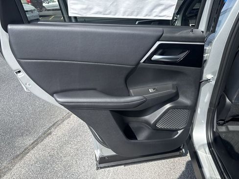 New 2025 Mitsubishi Outlander SE image 27