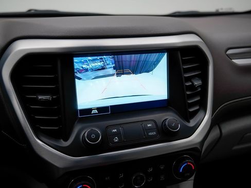 Used 2023 GMC Acadia SLT w/ Preferred Package image 30