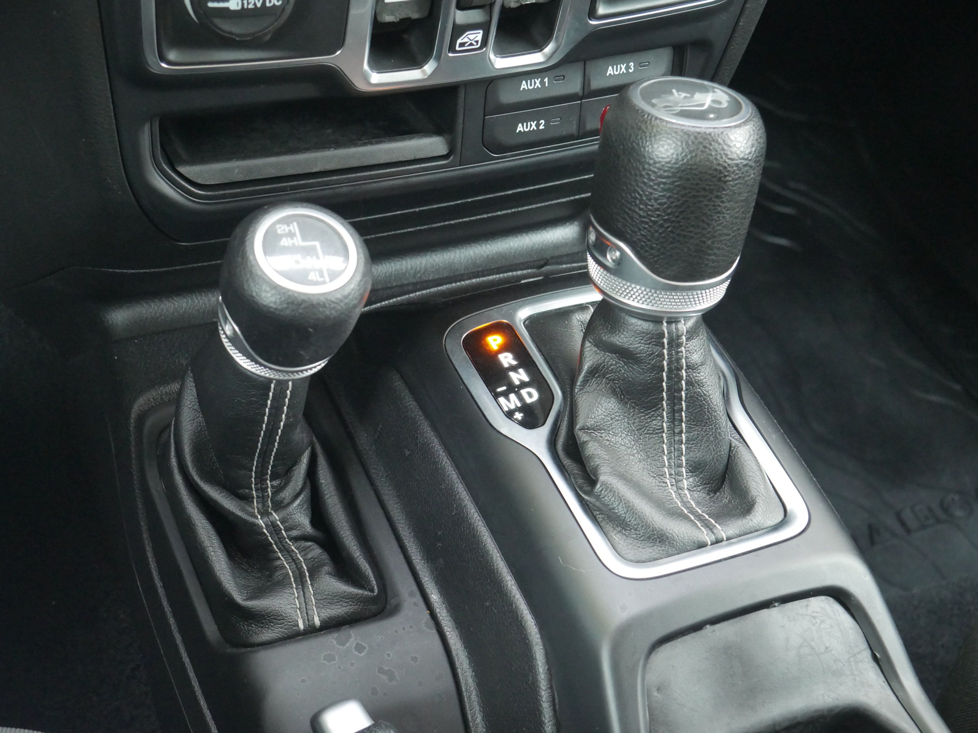 Used 2018 Jeep Wrangler Unlimited Sahara AWD/4WD image 13
