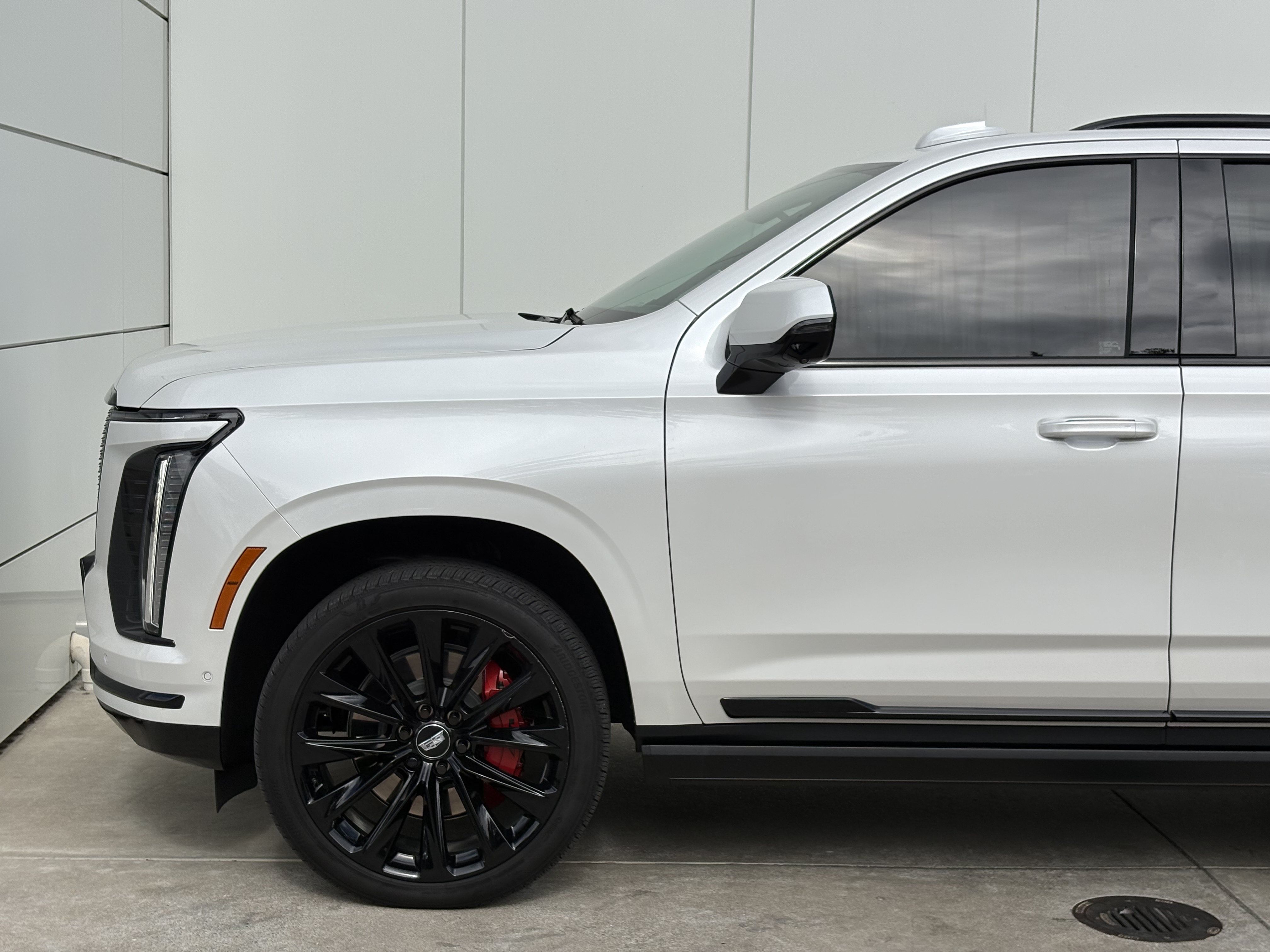Used 2025 Cadillac Escalade ESV Sport Platinum w/ LPO, ONYX Package AWD/4WD image 5