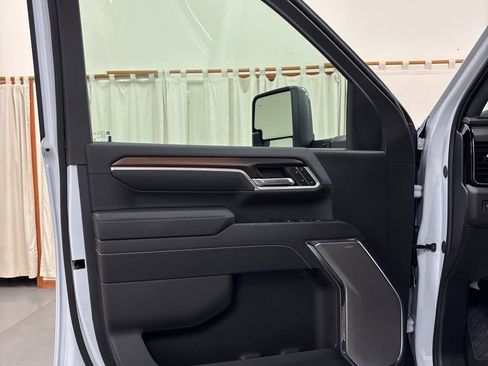 New 2026 GMC Sierra 2500 Denali w/ Denali Reserve Package image 18
