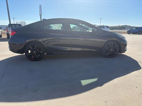 Used 2018 Chevrolet Cruze LT w/ Redline Edition image 7
