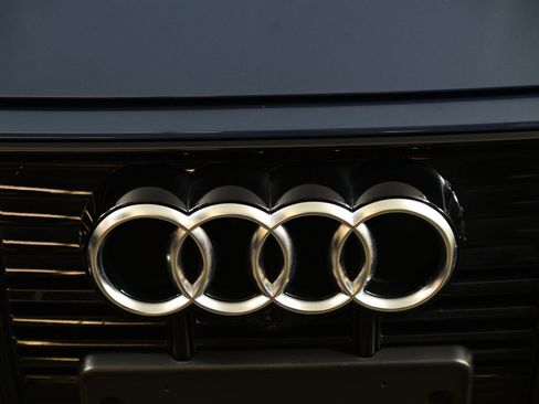 Certified 2022 Audi e-tron Premium Plus w/ Premium Plus Package image 15