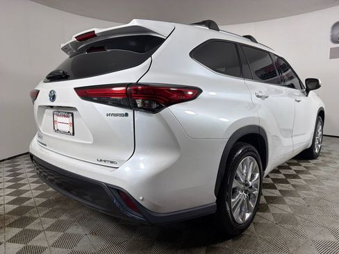 Used 2022 Toyota Highlander Limited FWD image 5