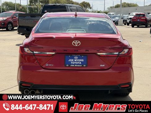 Used 2025 Toyota Camry SE image 8