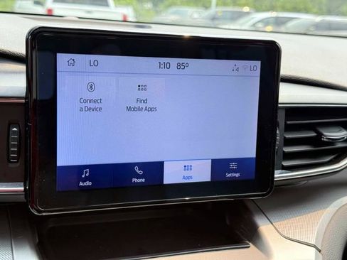 Used 2022 Ford Explorer XLT w/ Equipment Group 202A AWD/4WD image 29