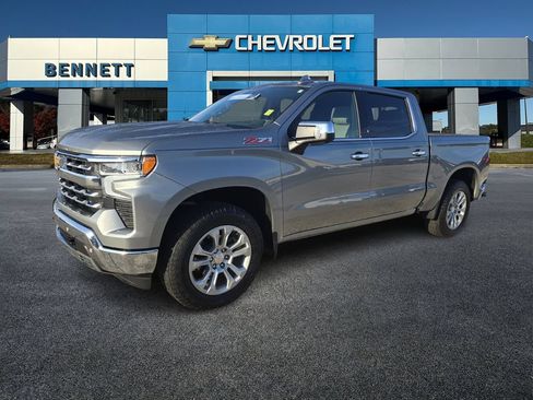 Used 2025 Chevrolet Silverado 1500 LTZ AWD/4WD image 2