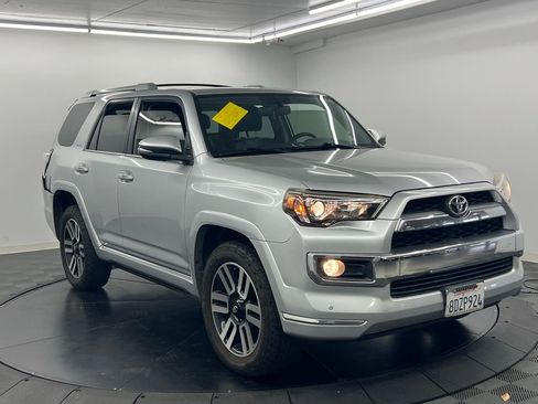 Used 2018 Toyota 4Runner Limited AWD/4WD image 3