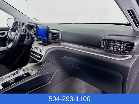 Used 2022 Ford Explorer XLT image 29