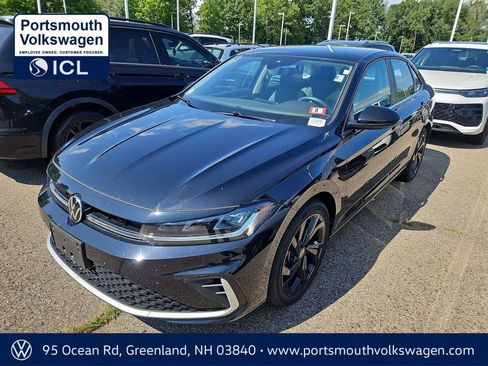 Used 2025 Volkswagen Jetta SE w/ Sunroof Package FWD image 1