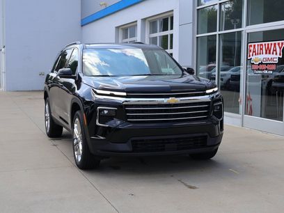 New 2025 Chevrolet Traverse LT w/ Driver Confidence Package