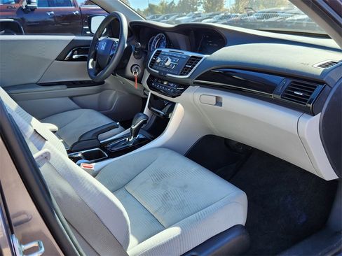 Used 2017 Honda Accord LX image 13