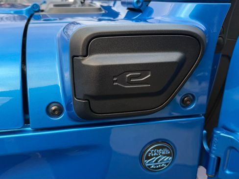 Used 2022 Jeep Wrangler Unlimited Sahara image 38