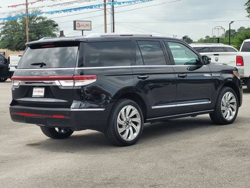 Used 2024 Lincoln Navigator Reserve AWD/4WD image 4