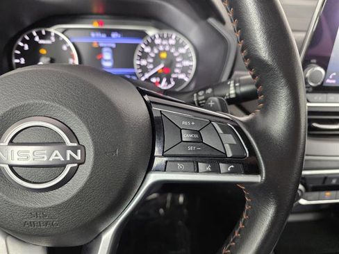 Used 2024 Nissan Altima 2.5 SR FWD image 30