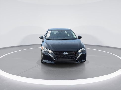 Used 2025 Nissan Sentra SR w/ SR Premium Package image 3