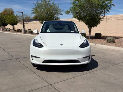 Used 2022 Tesla Model Y Long Range image 4