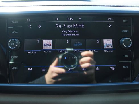 Used 2023 Volkswagen Taos SE FWD image 18