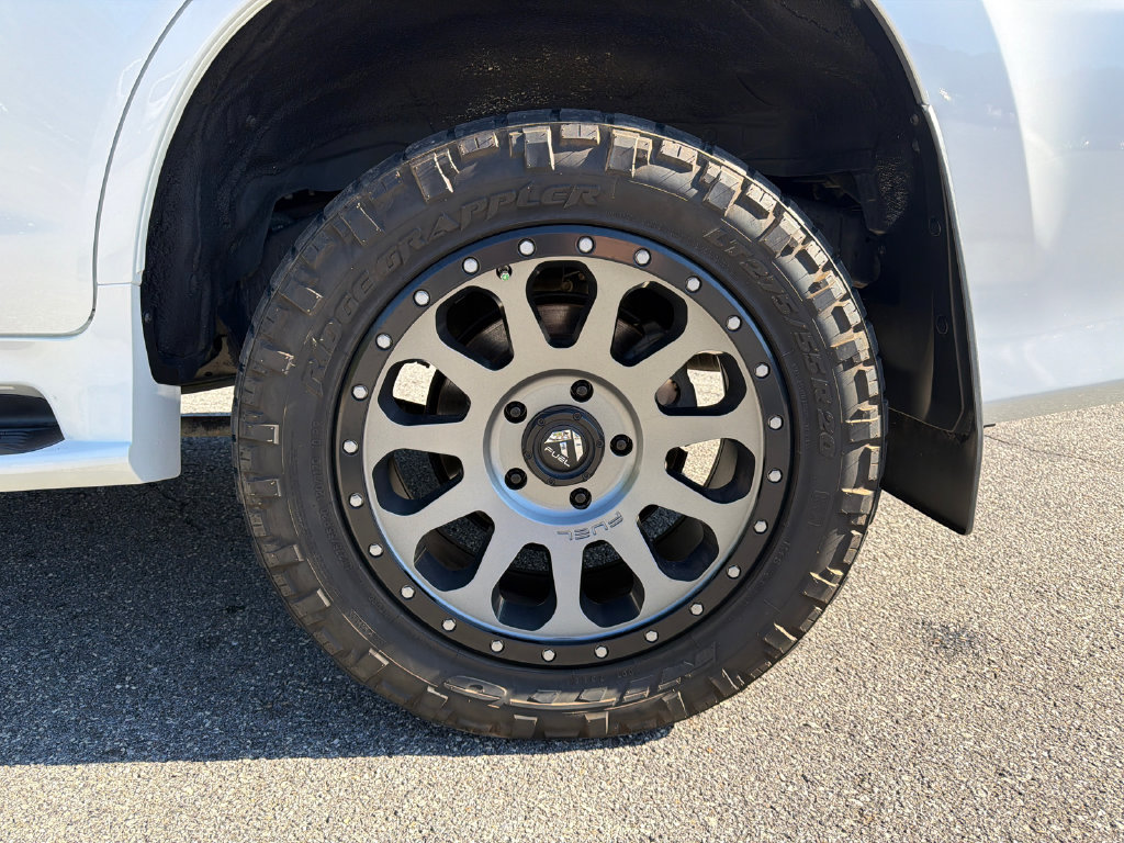 Used 2017 Lexus LX 570 4WD w/ Luxury Package image 20