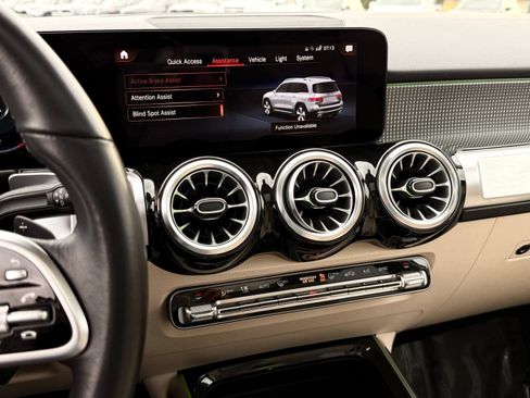 Used 2023 Mercedes-Benz GLB 250 w/ Premium Package image 42