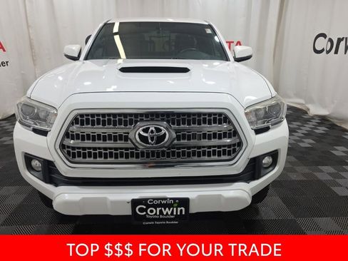 Used 2017 Toyota Tacoma TRD Sport w/ Exterior Package image 2