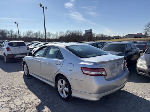Used 2011 Toyota Camry SE w/ SE Extra-Value Pkg #1 FWD image 8