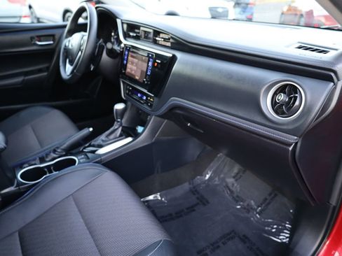 Used 2017 Toyota Corolla SE image 16
