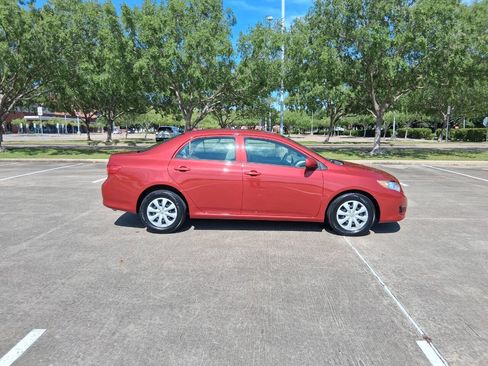 Used 2010 Toyota Corolla LE FWD image 7