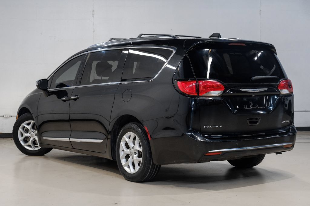 Used 2020 Chrysler Pacifica Limited FWD image 17
