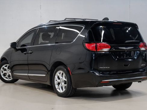 Used 2020 Chrysler Pacifica Limited FWD image 17